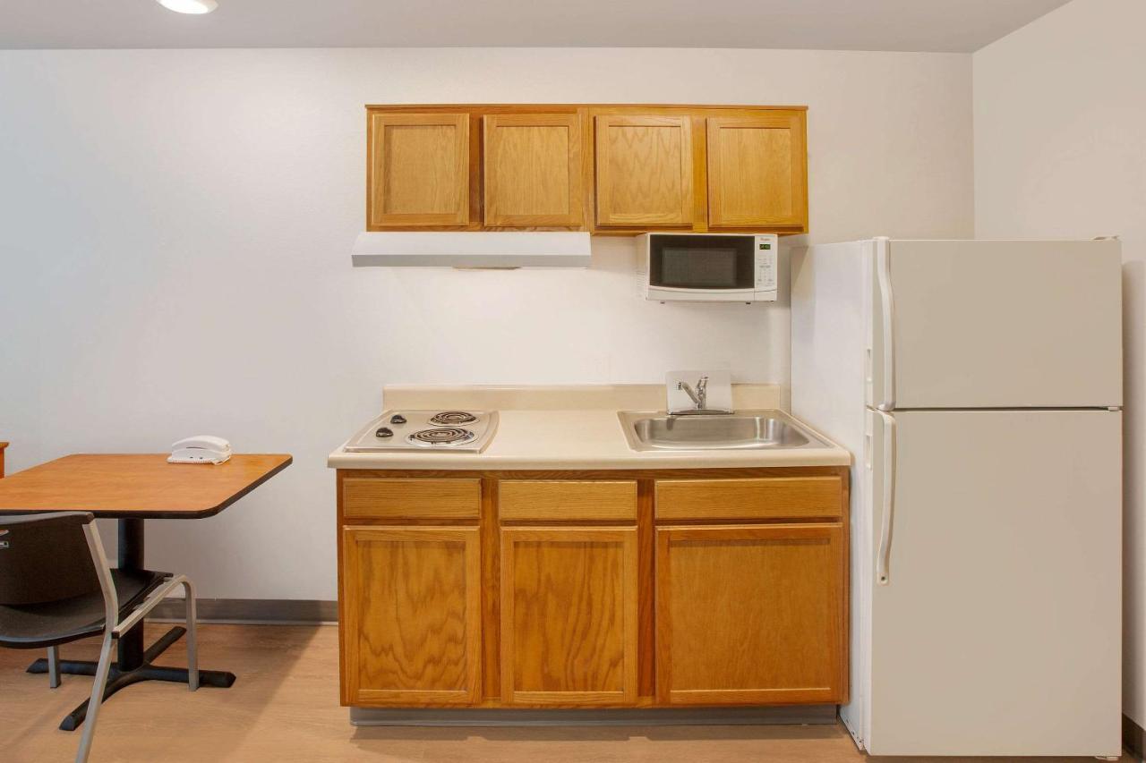 Woodspring Suites هارلينجن المظهر الخارجي الصورة