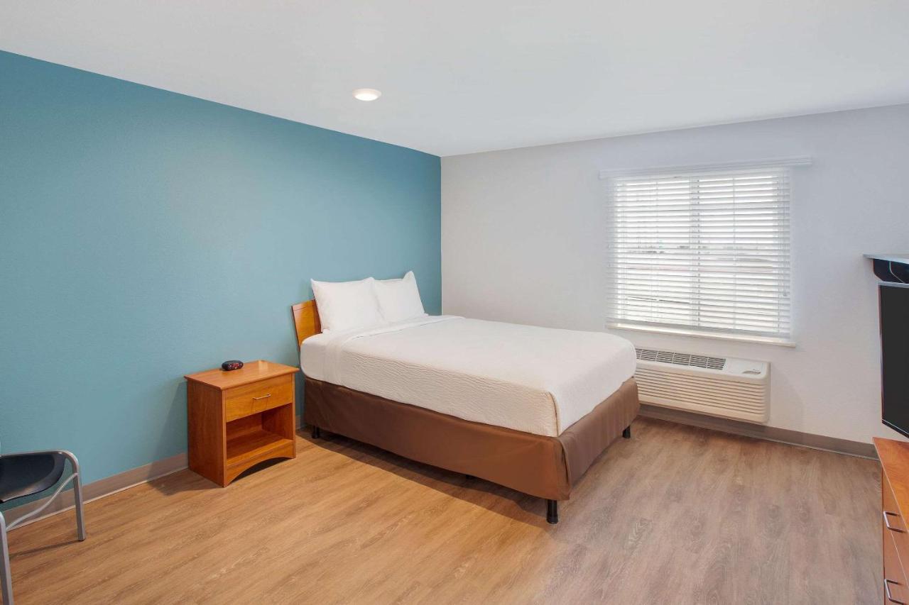 Woodspring Suites هارلينجن المظهر الخارجي الصورة