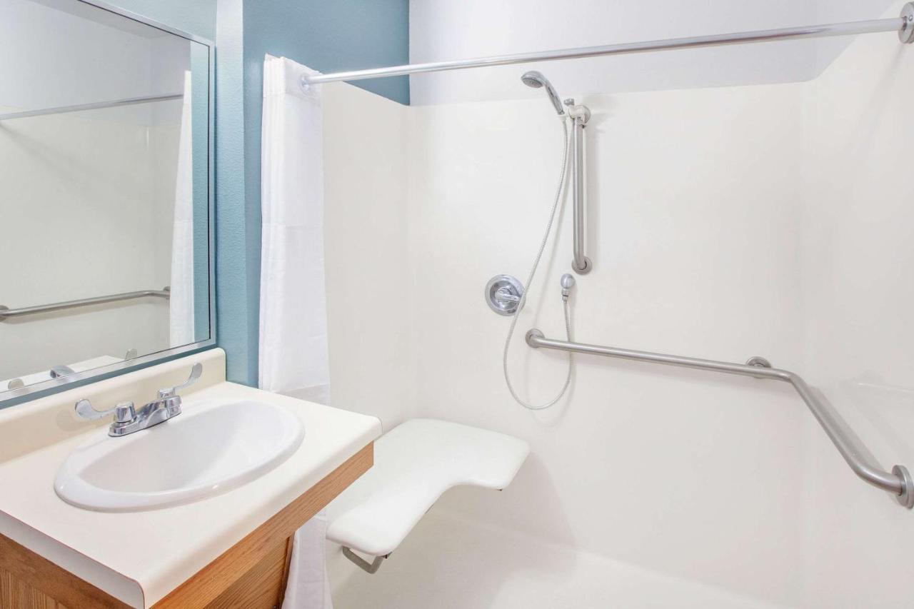 Woodspring Suites هارلينجن المظهر الخارجي الصورة
