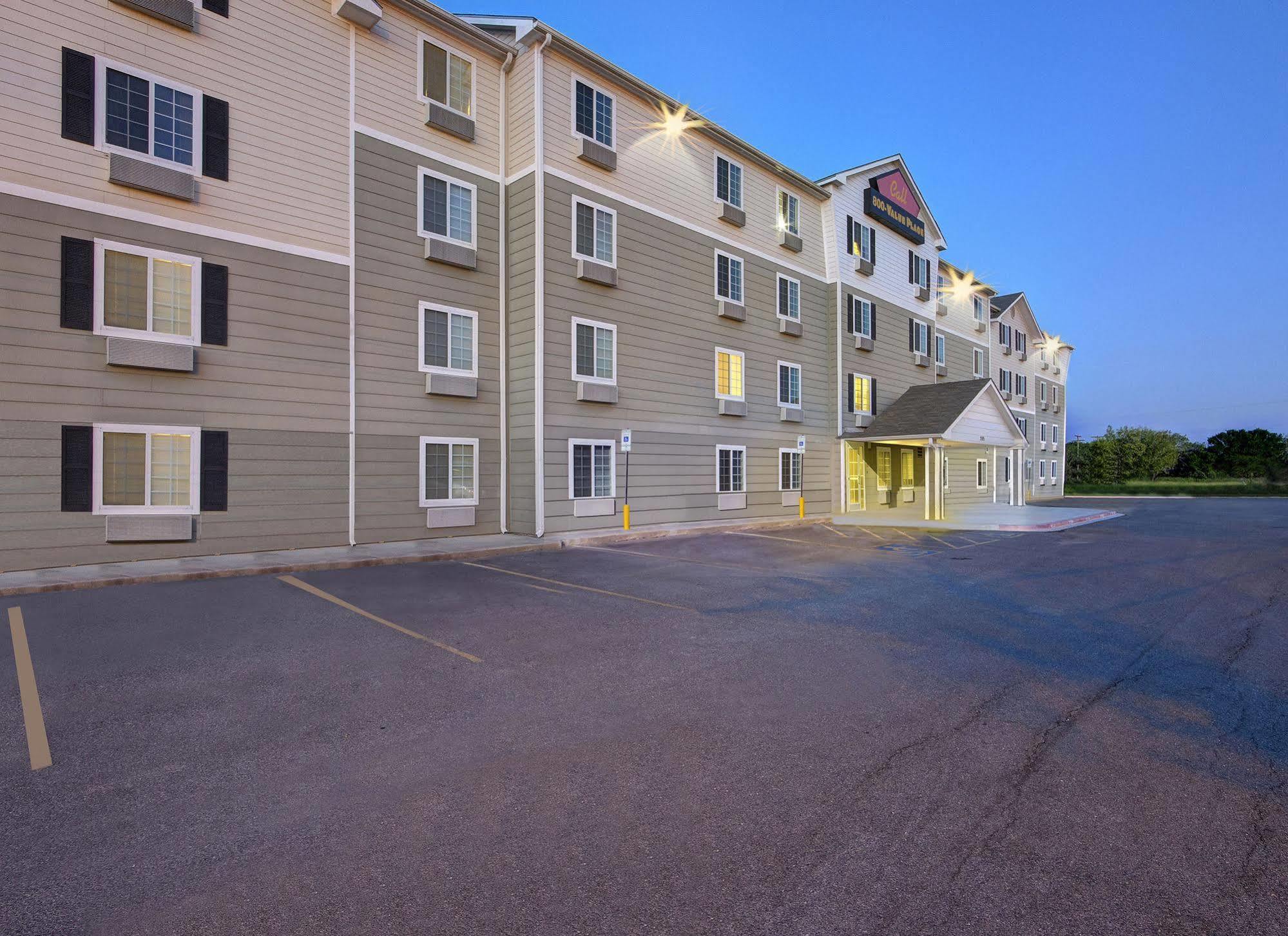 Woodspring Suites هارلينجن المظهر الخارجي الصورة
