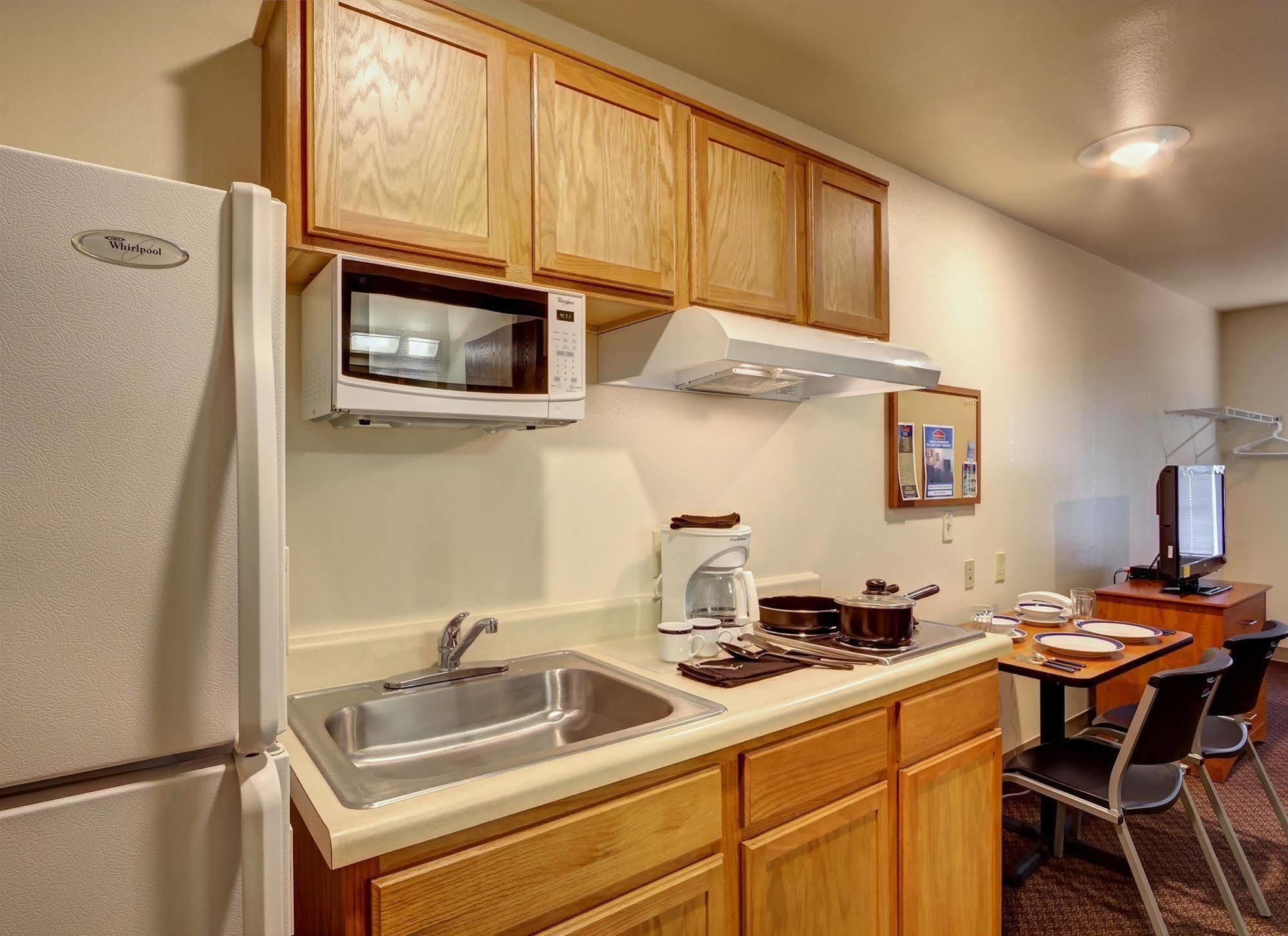 Woodspring Suites هارلينجن المظهر الخارجي الصورة