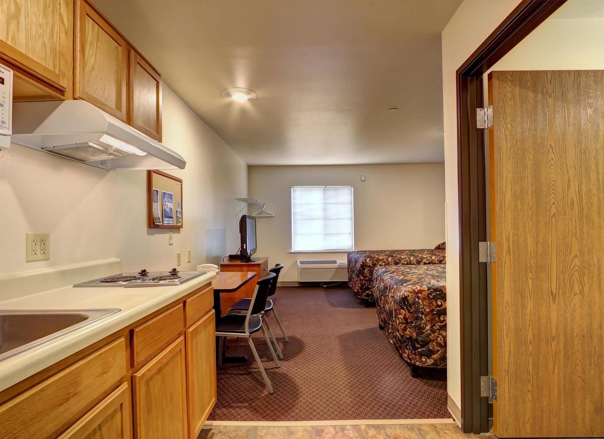 Woodspring Suites هارلينجن المظهر الخارجي الصورة