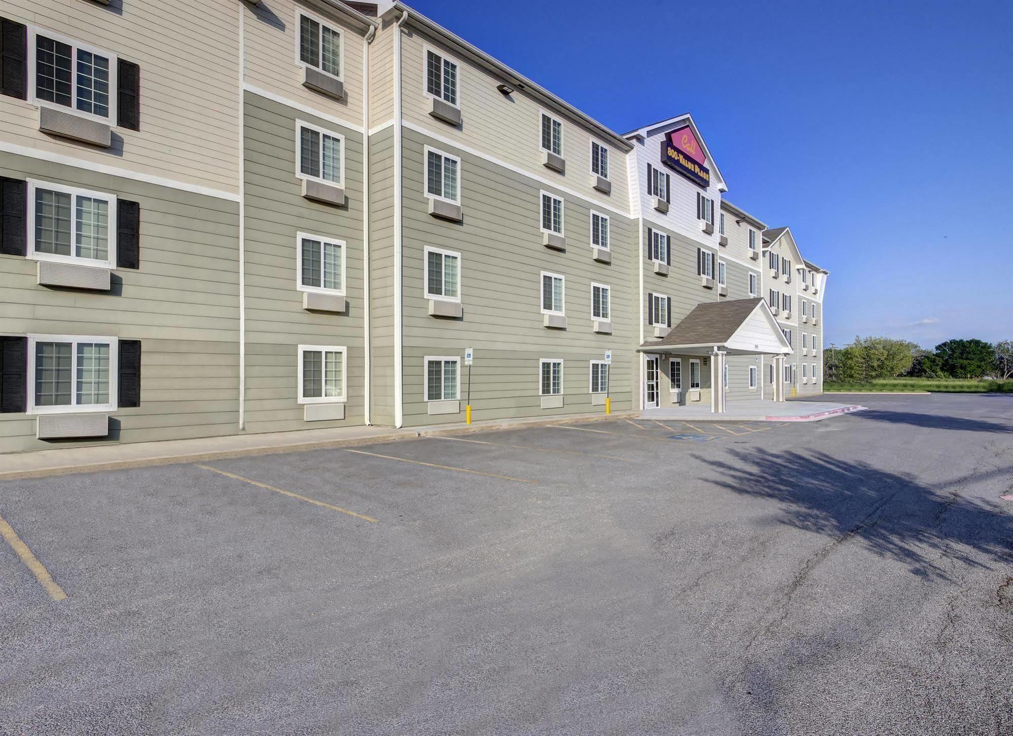 Woodspring Suites هارلينجن المظهر الخارجي الصورة